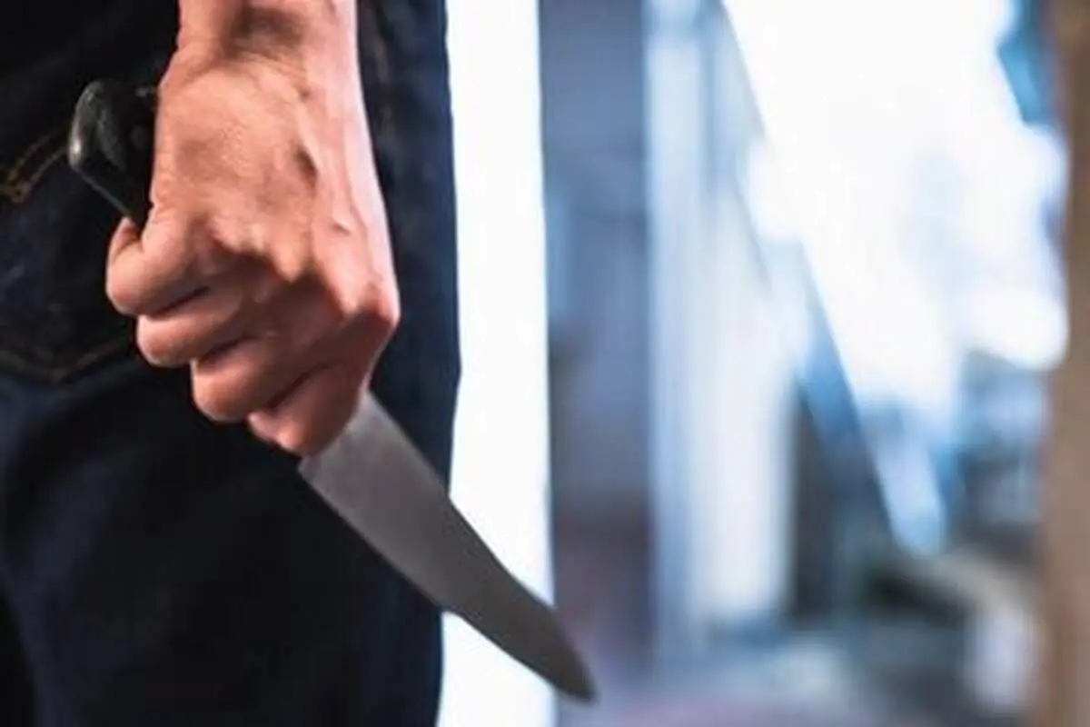 حمله یک دانش‌ آموز با چاقو به چندین نفر در دبیرستان/ جزئیات