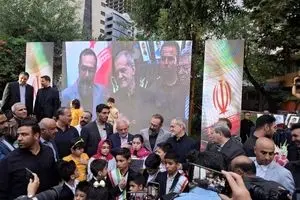 مسعود پزشکیان به شیرخوارگاه آمنه رفت 