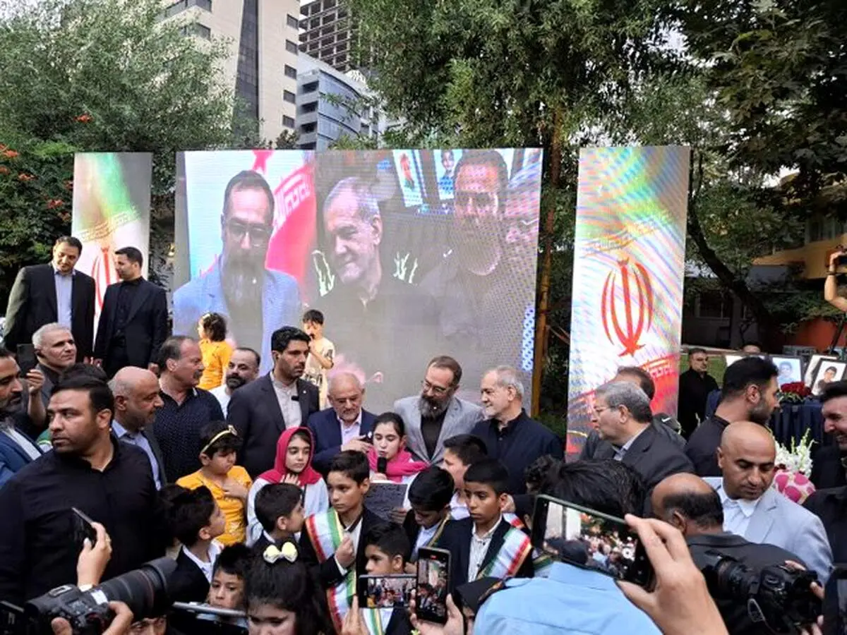 مسعود پزشکیان به شیرخوارگاه آمنه رفت 