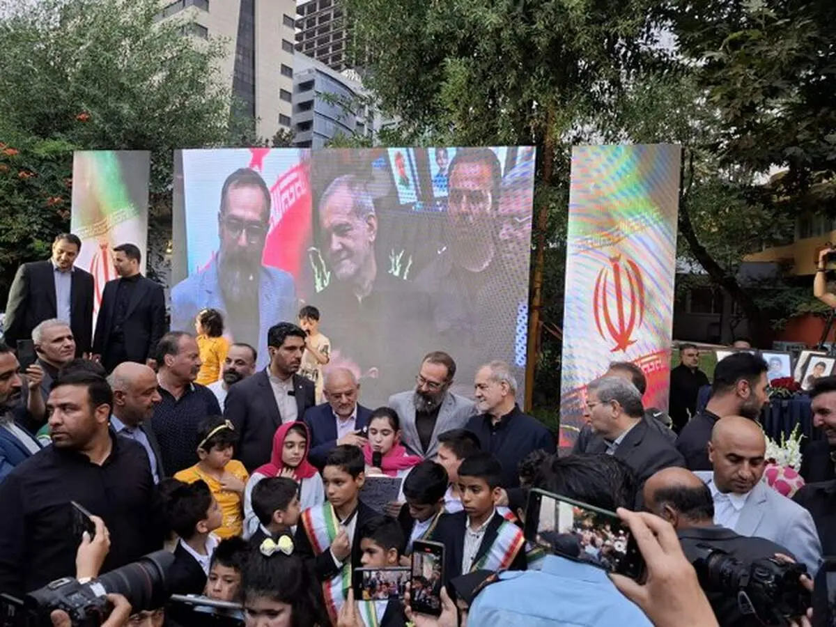 مسعود پزشکیان به شیرخوارگاه آمنه رفت 