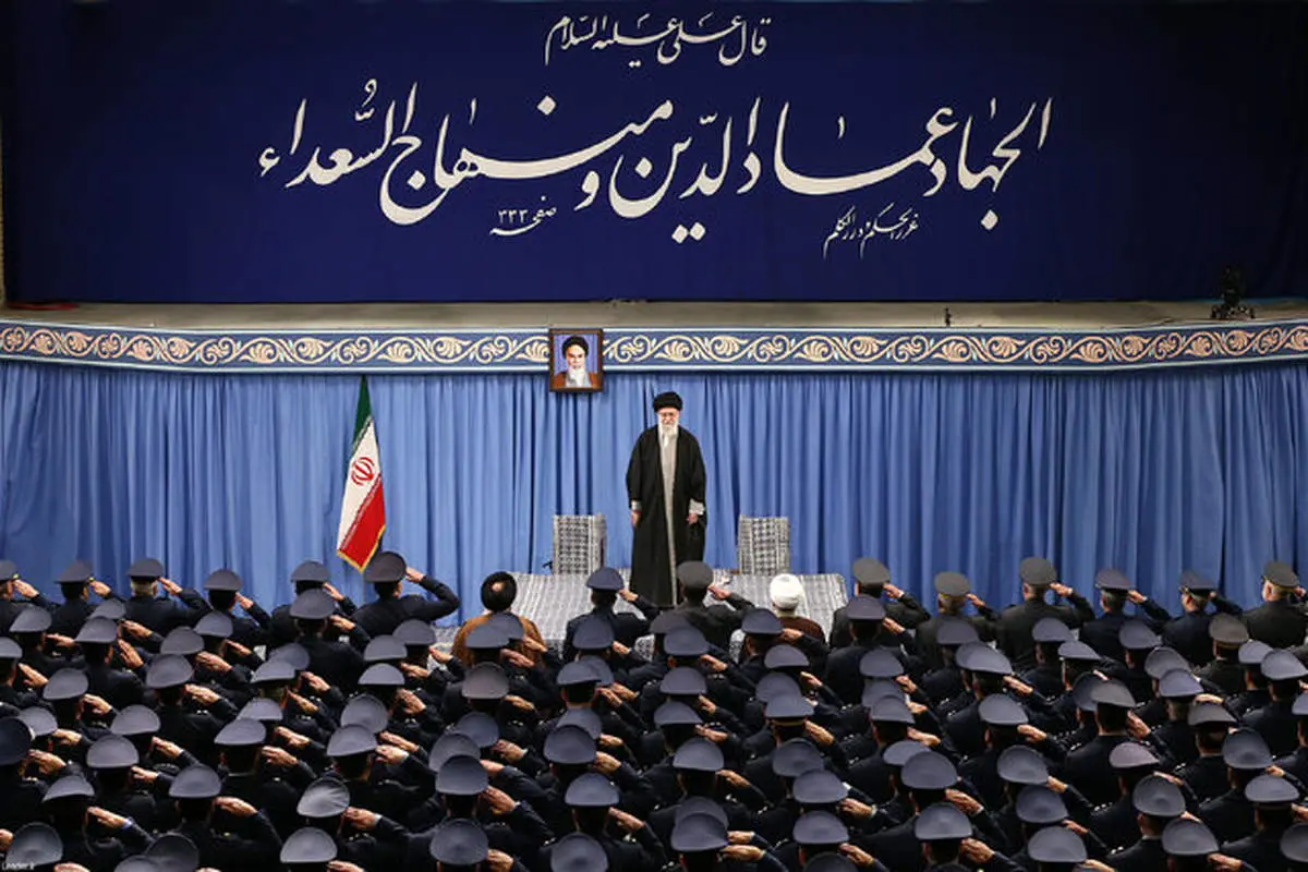 جمعی از فرماندهان نیروی هوایی با رهبر انقلاب دیدار میکنند