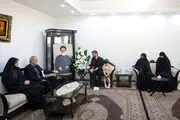 دیدار دکتر پزشکیان با خانواده امام جمعه فقید تبریز و سرتیم حفاظت شهید رئیسی