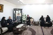 دیدار دکتر پزشکیان با خانواده امام جمعه فقید تبریز و سرتیم حفاظت شهید رئیسی