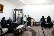 دیدار دکتر پزشکیان با خانواده امام جمعه فقید تبریز و سرتیم حفاظت شهید رئیسی