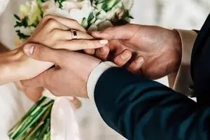 عشق زیاد این مرد به دختر عجیب الخلقه 2 سر  به ازدواج ختم شد/ عکس