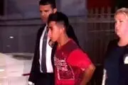 ورود پسر همسایه از بالکن به اتاق خواب دختر نوجوان+ عکس نوجوان پلید