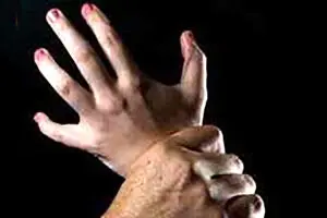 تعرض فوتبالیست معروف و دوستش به دختر نوجوان