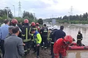 سیل مشهد جان دو فرد گرفتار سیلاب در میدان انقلاب را گرفت!