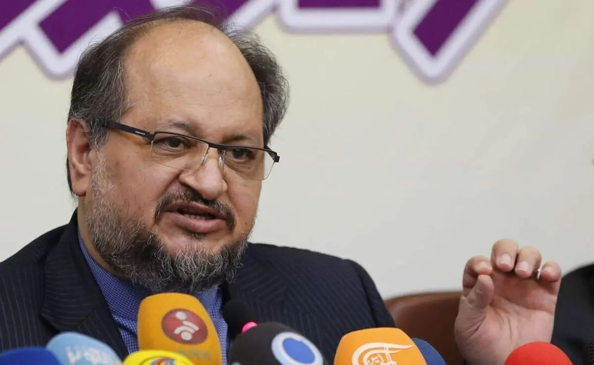 باشگاه استقلال: محمد شریعتمداری فوتبالی است

