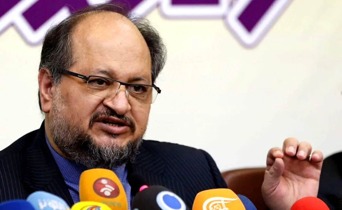 باشگاه استقلال: محمد شریعتمداری فوتبالی است

