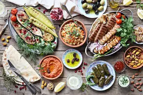 این دختر با چهره عجیبش 16 سال است آب و غذا نخورده/ عکس

