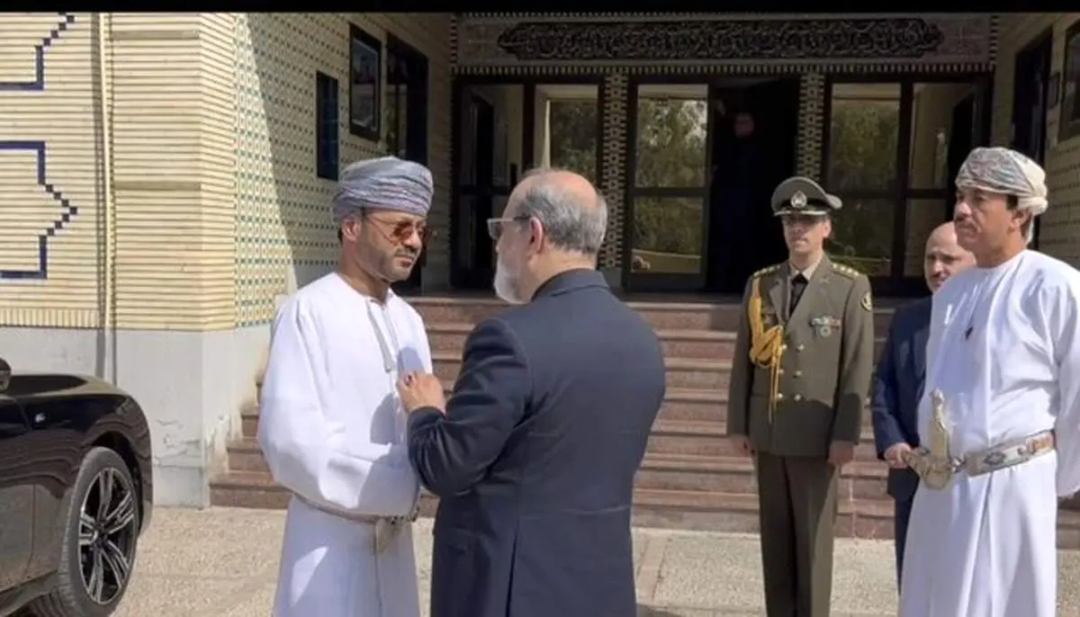 حضور وزیر خارجه عمان در سفارت ایران در مسقط 