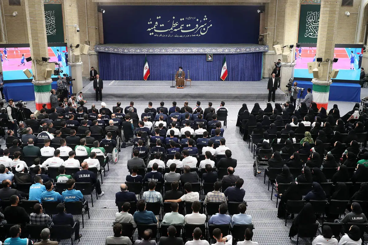 رهبر انقلاب خطاب به رئیس جمهور آمریکا: اصلاً شما چه کاره هستی؟!/ ایران موشکهایش را از جایی نخرید یا کرایه نکرد بلکه دستساخته و شناسنامه جوان ایرانی است