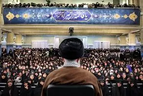 تصویر معنادار در دست یک زن در دیدار با رهبری + ببینید 