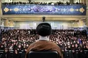 تصویر معنادار در دست یک زن در دیدار با رهبری + ببینید 