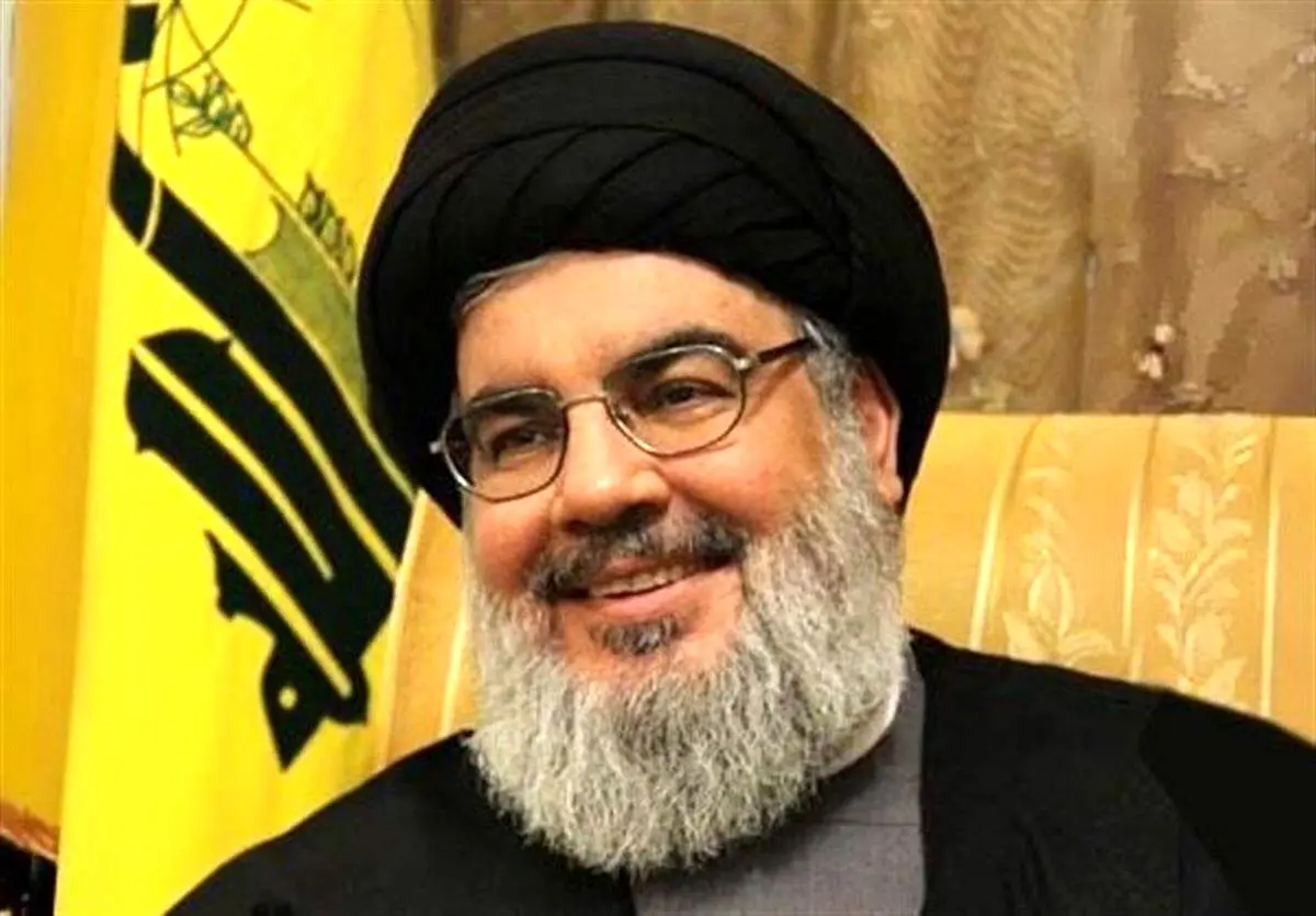 اهدای کلت شخصی رهبر انقلاب به سیدحسن نصرالله + ببینید