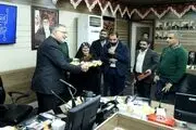 علیرضا زاکانی خنجر کادو گرفت + عکس