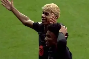 بارسلونا با فتح دربی قهرمان لالیگا شد

