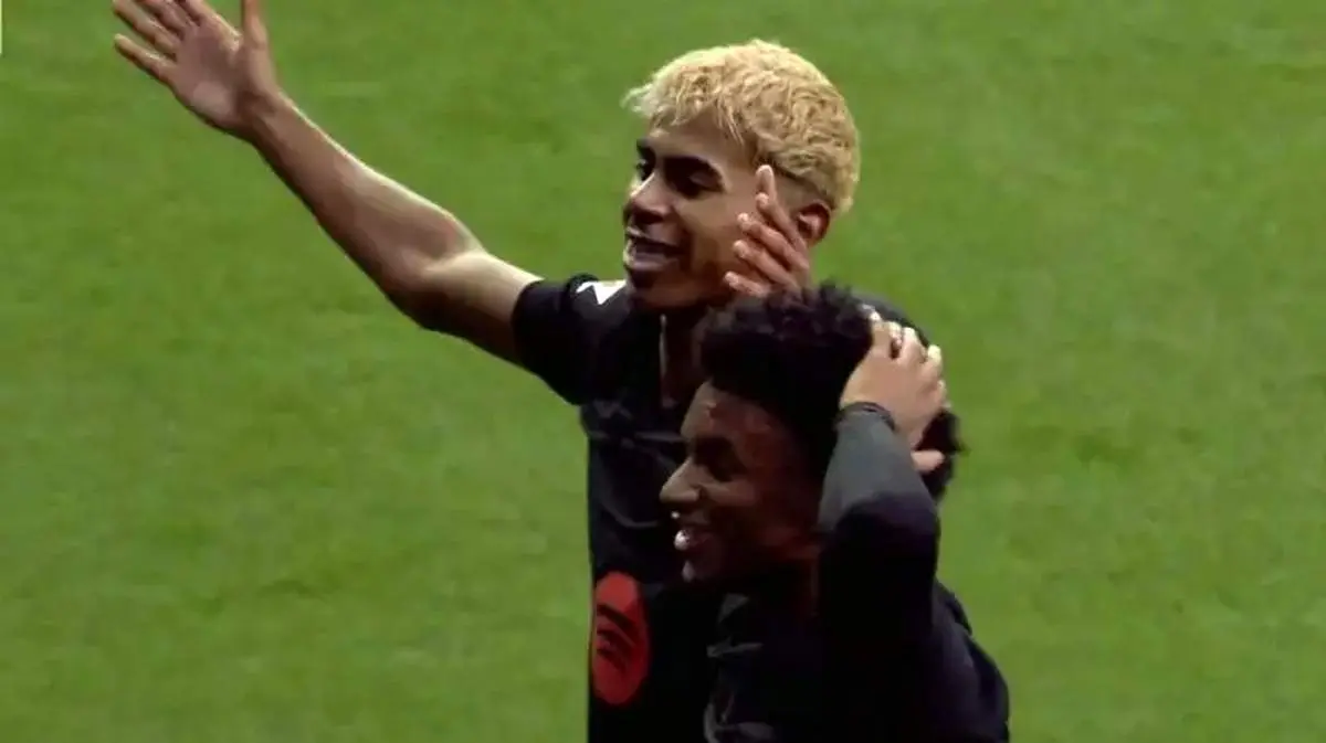 بارسلونا با فتح دربی قهرمان لالیگا شد

