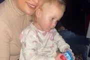 خوراک این دختر بچه، در و دیوار خانه است!