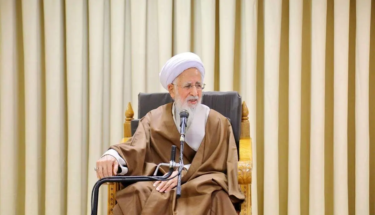 آیت الله جوادی آملی: اگر مردم ببینند نه اختلاسی هست و نه گرانی به قانون احترام میگذارند