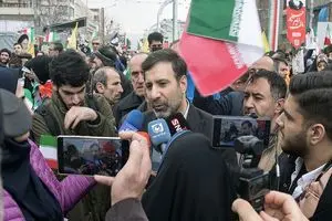 نظام اسلامی به پشتوانه مردم هیچ‌گاه از آرمان‌های خود عقب‌نشینی نمی‌کند