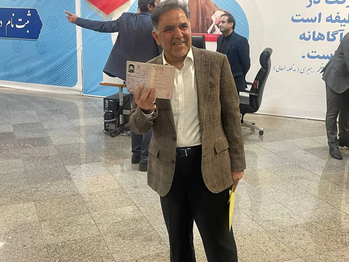 عباس آخوندی ثبت نام کرد