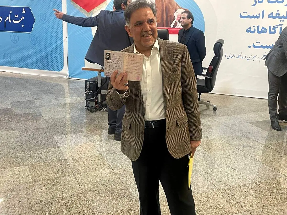 عباس آخوندی ثبت نام کرد