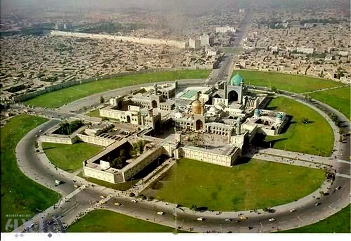 تصویری زیرخاکی از سفر به مشهد مقدس در دهه 30