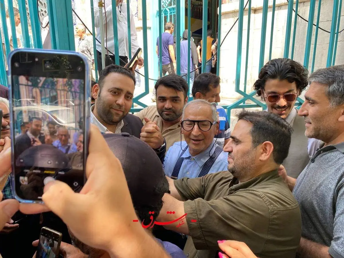 صادق زیباکلام از زندان به مرخصی آمد + عکس 