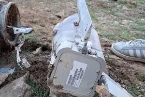 انهدام یک فروند موشک کروز دشمن + عکس 