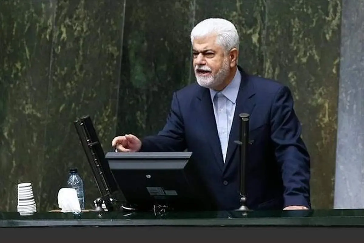 انتقاد بی‌سابقه از رئیسی: مردم 4 ساعت در صف بنزین هستند و برای 50 هزار تومان به هم زنگ می‌زنند+فیلم 